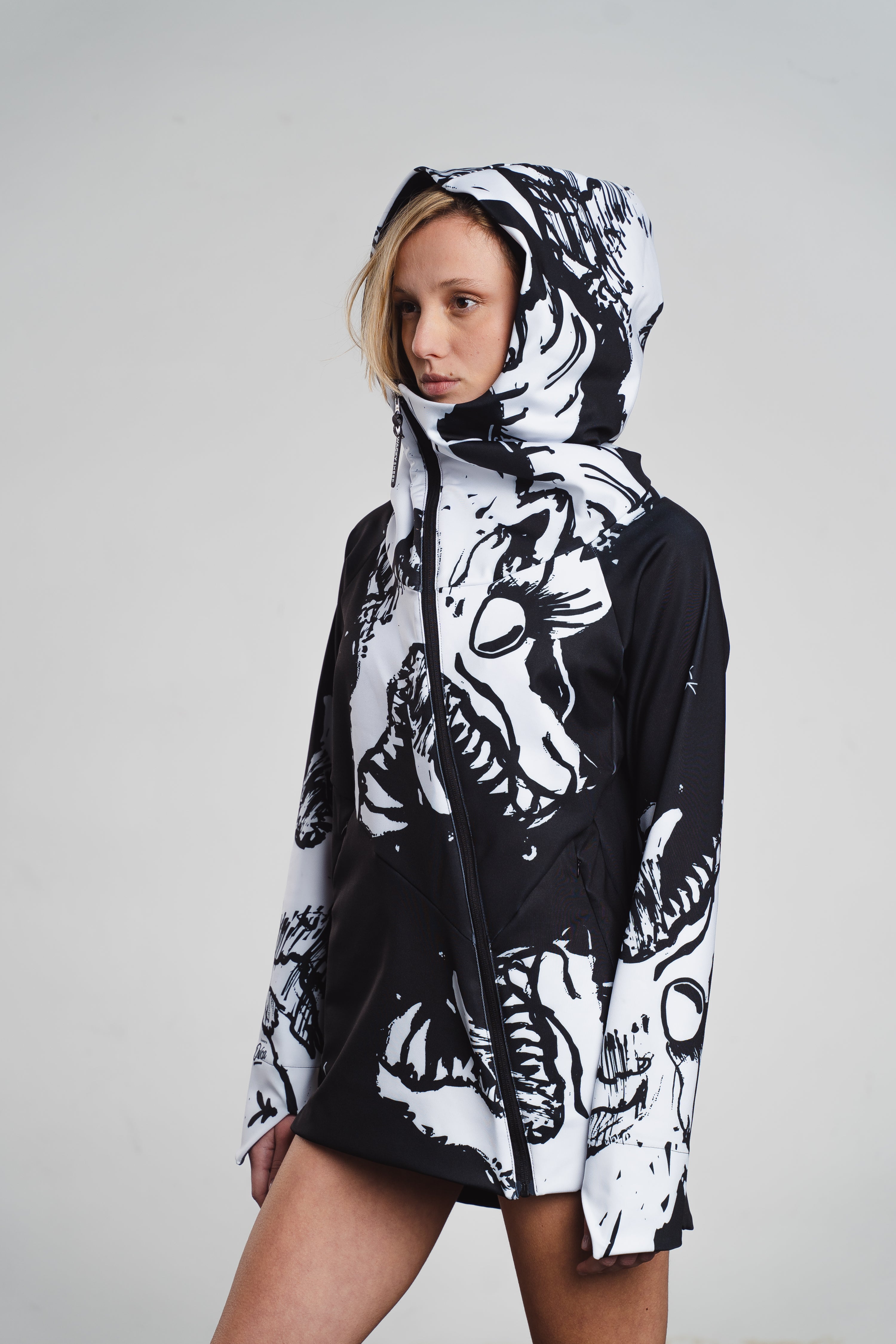 W's Azdaha Black Hoodie